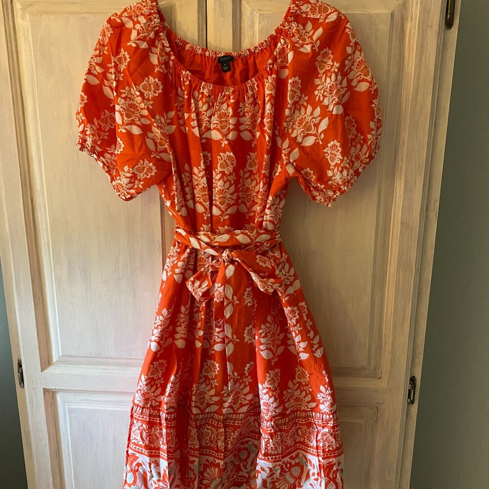 Coral colored just above the knee summer dress in excellent condition.